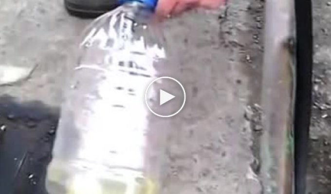 Чисты бензин или почему нельзя лить в пластиковую тару