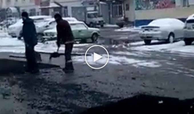 В Якутии дождались снега и только потом стали класть новый асфальт