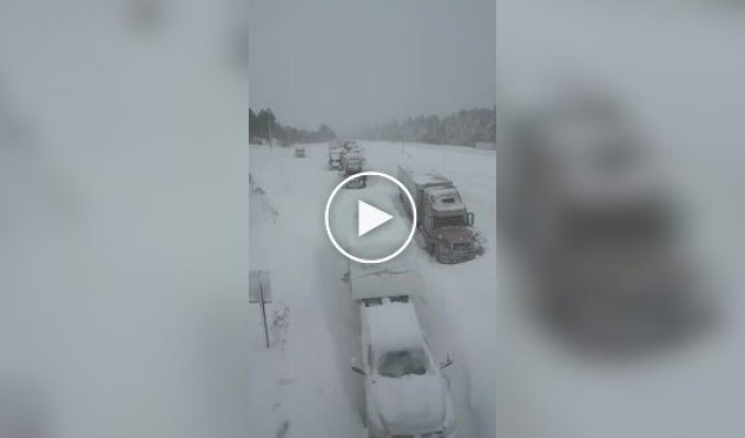 Зима и застрявшие водители дальнобойщики