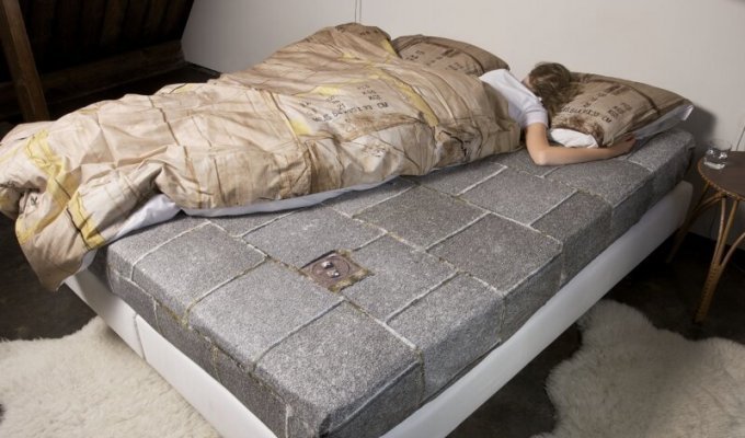 Ford создали кровать для тех, кто постоянно лезет на чужую половинку (3 фото + 1 видео)