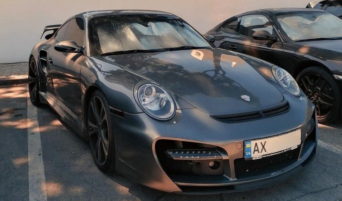 В Португалии засветился редкий тюнингованный Porsche из Украины