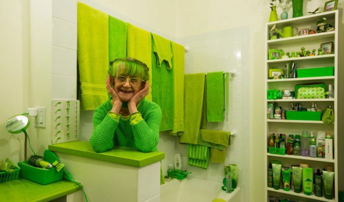 Зеленая леди из Бруклина: эксцентричная женщина, которая одевается исключительно в зеленый цвет (7 фото)