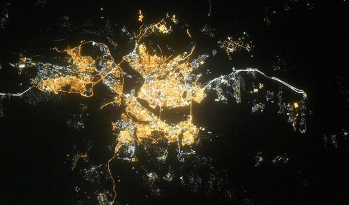Фантастически ярко: города, которые ночью преображаются до неузнаваемости (7 фото)