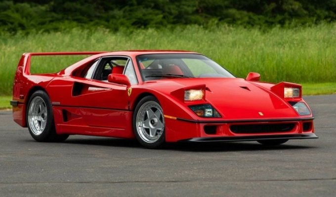 Ferrari F40: идеальный экземпляр с пробегом 25 000 километров будет продан с аукциона (20 фото)