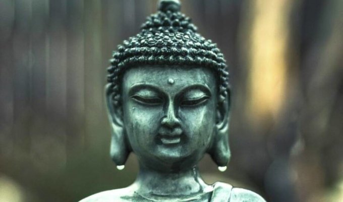 Почему у статуй Будды большие уши (4 фото)