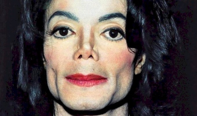 Полиция обнаружила непристойную коллекцию на ранчо Майкла Джексона (18 фото)