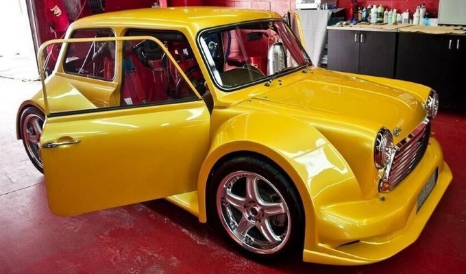 Старый Mini превратили в гоночный автомобиль и выставили на продажу (11 фото)
