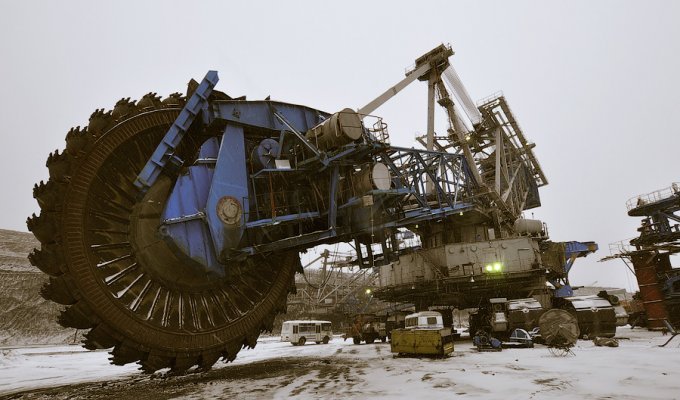 Угольный разрез “Богатырь”в Казахстане (14 фото)