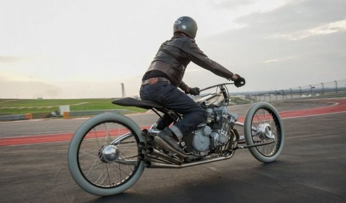 Необычный мотоцикл "The Six": без вилки и с рядным 6-цилиндровым двигателем (6 фото + 1 видео)