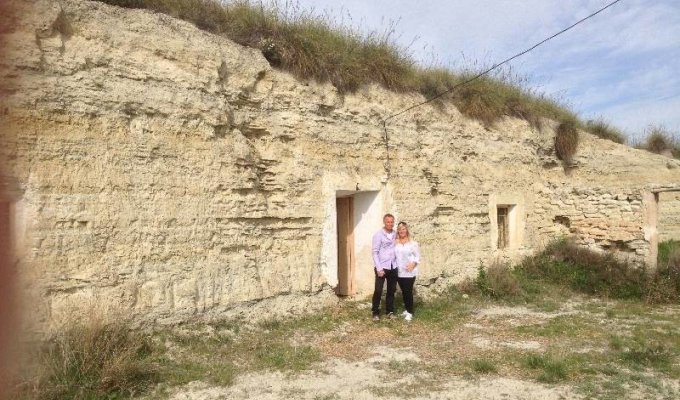 Эта пара превратила испанские пещеры в отель мечты, потратив 100 тысяч евро (10 фото)