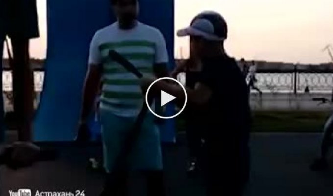 В Астрахани Яжотец пришел на смену Яжемать и попытался выгнать из скейт-парка детей (мат)