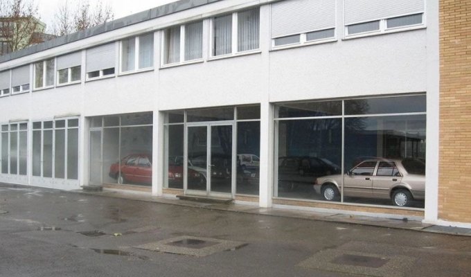 Заброшенный дилерский центр Ford в Германии пустует почти 30 лет (10 фото)