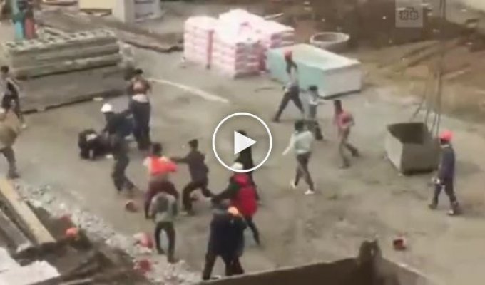 Массовая драка мигрантов на стройке в Краснодаре