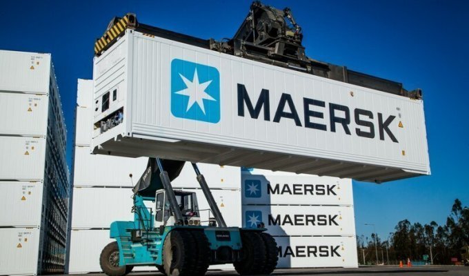 Что означает слово MAERSK, которое можно увидеть на грузовых контейнерах? (9 фото)