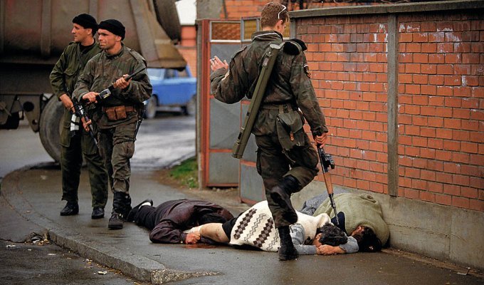 Ретроспектива война в Боснии (13 фото)