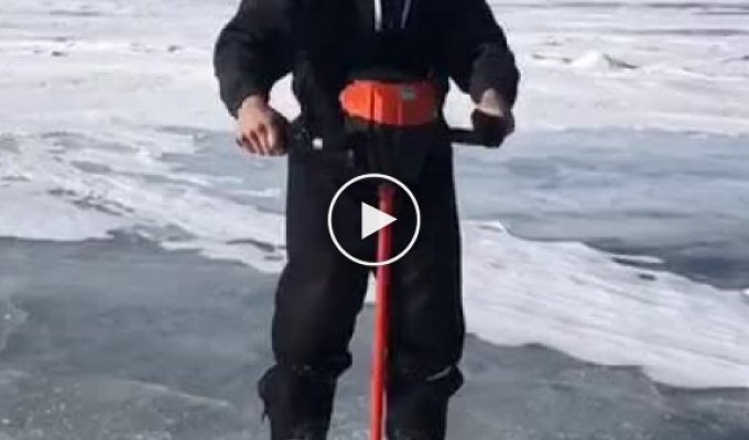 Неплохой бур или не тонкий лед для рыбалки