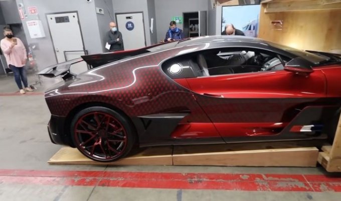 Bugatti Divo по прозвищу «Божья коровка», стоимость которой больше 5 миллионов долларов (2 фото + 1 видео)