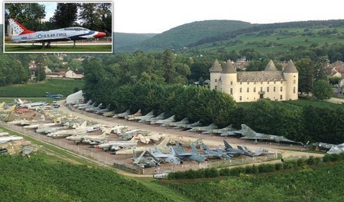 Французский коллекционер собрал частный воздушный флот (30 фото)