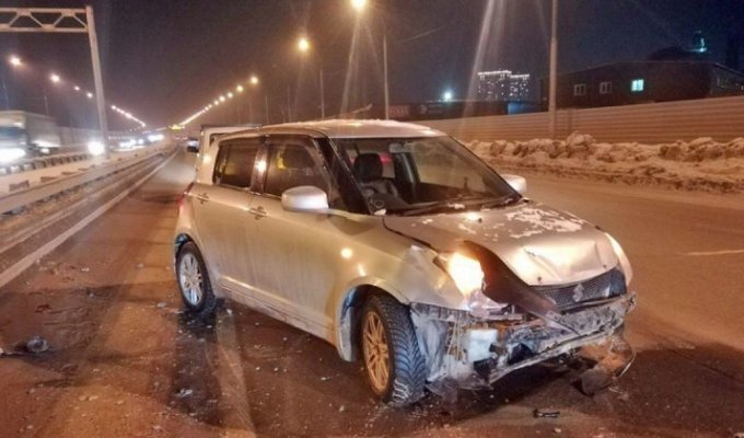 Девушку закрутило на скользкой дороге, при попытке уйти от столкновения в Новосибирске (5 фото + 1 видео)