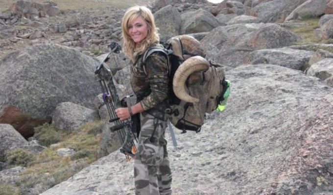 Зоозащитники со всего мира осудили американку Ребекку Фрэнсис, убившую жирафа (14 фото)