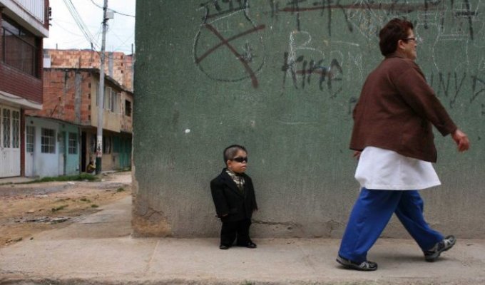 Самый низкий человек в мире (11 фото + видео)