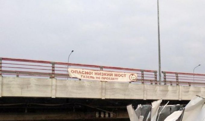 Под «Мостом глупости» в аварию попала еще одна «ГАЗель» (2 фото + видео)