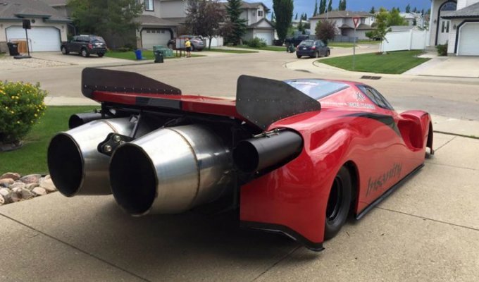 Канадский умелец построил в гараже Ferrari с реактивными двигателями (12 фото)
