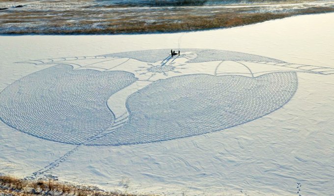 Английский художник нарисовал дракона на якутских снегах (9 фото)