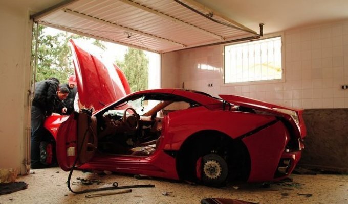Еще один Ferrari стал жертвой в Тунисе (9 фото)