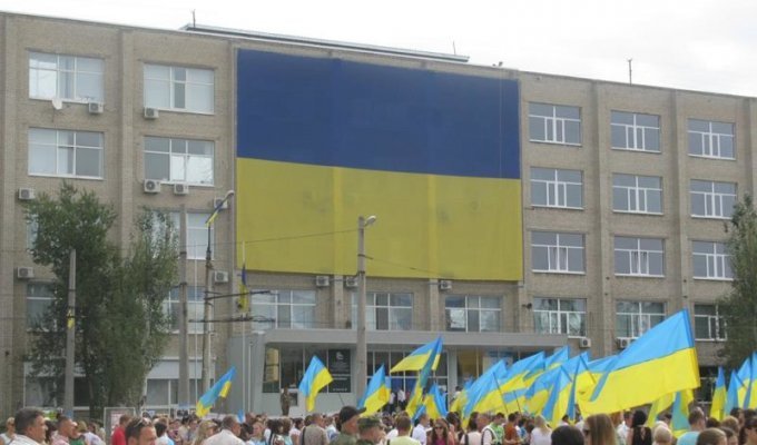 День Независимости в освобожденных от террористов городах Донбасса