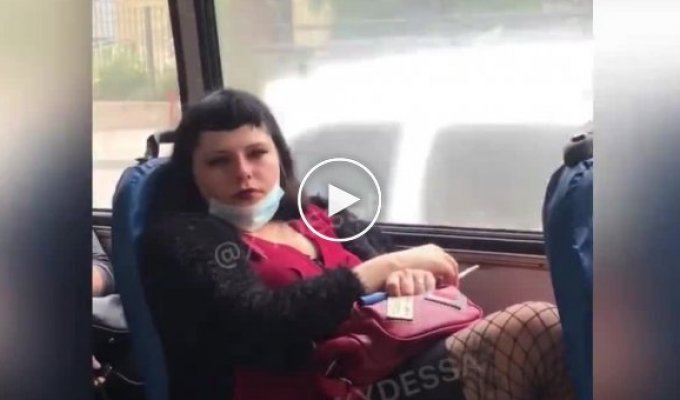 Курящая королева троллейбуса из Одессы