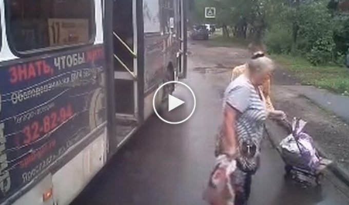 Борьба автобусников за пассажиров в Ярославле