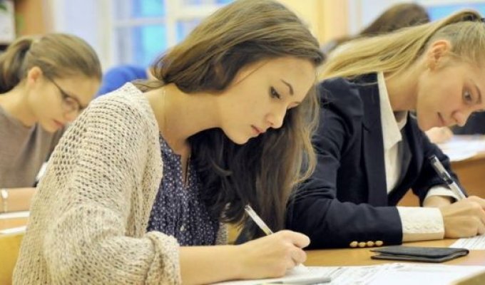 В Кемеровской области ученикам пришлось писать сочинение о поправках в Конституцию