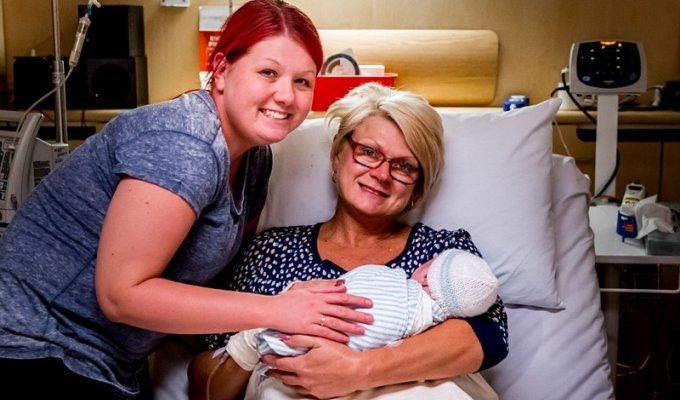Эта женщина согласилась родить собственного внука, чтобы сделать дочь счастливой (7 фото)
