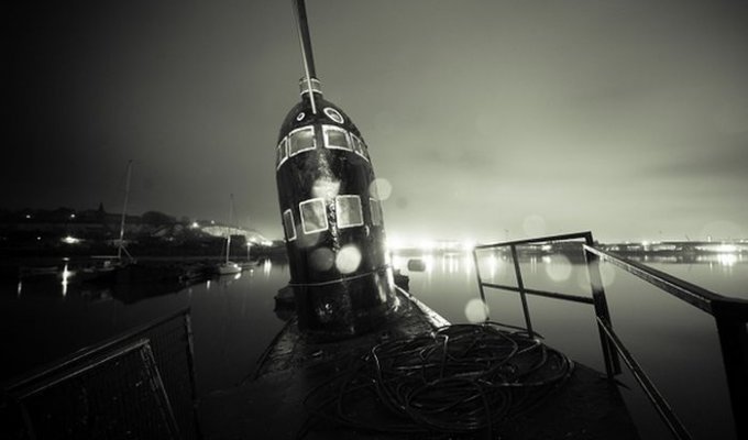 Заброшенная подводная лодка (22 фото)