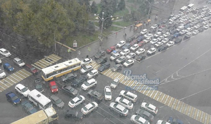Классический deadlock в Ростове (2 фото)