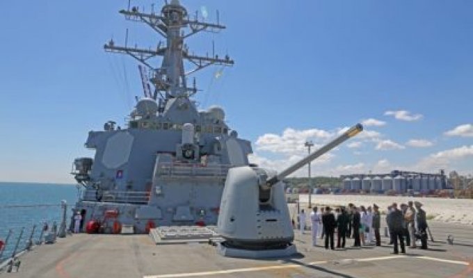 В Украину прибыли два боевых корабля ВМС США