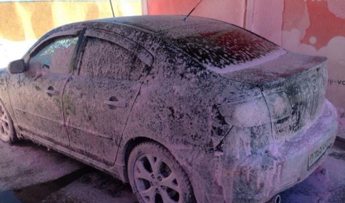 Помыл машину в мороз (2 фото)