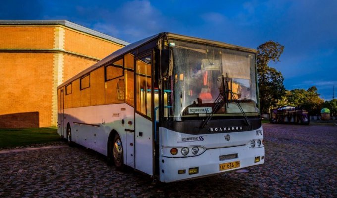 Выставка ретро-автобусов в Петропавловской крепости (27 фото)