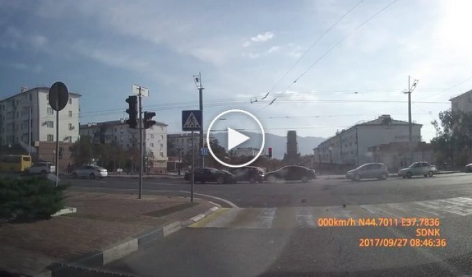 В Новороссийске водитель BMW устроил массовое ДТП