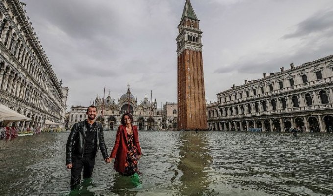 Прогулка по затопленной Венеции в 2018 году (14 фото)