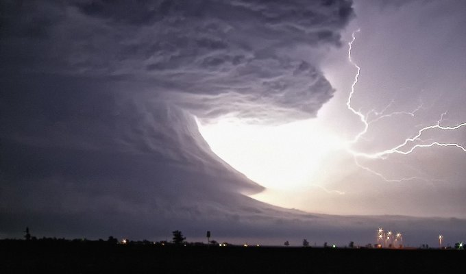 Когда погода злится: гром, молнии и торнадо (21 фото)