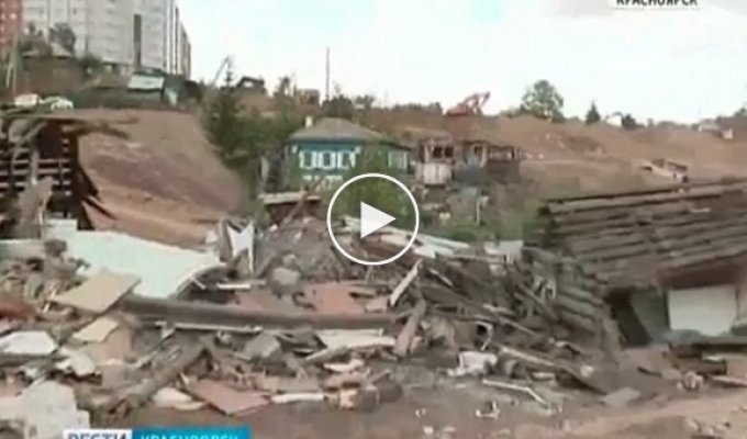 В Красноярске строители самовольно снесли дом пенсионеров
