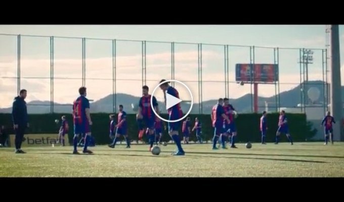 Загримированный Ривалдо разыграл фанатов «Барселоны», сыграв с ними в футбол