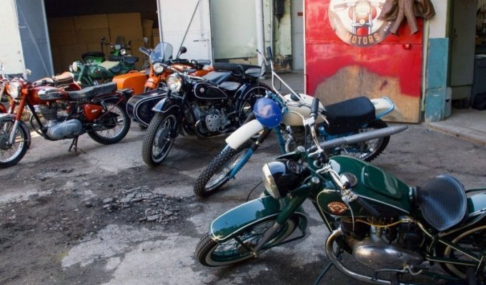 Врач из Молдавии коллекционирует и реставрирует советские мотоциклы (10 фото + 1 видео)