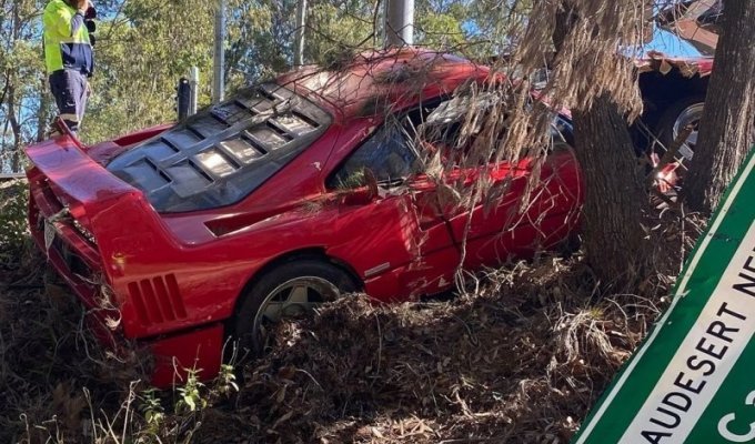 Легендарный Ferrari F40 был разбит во время тест-драйва в Австралии (5 фото)