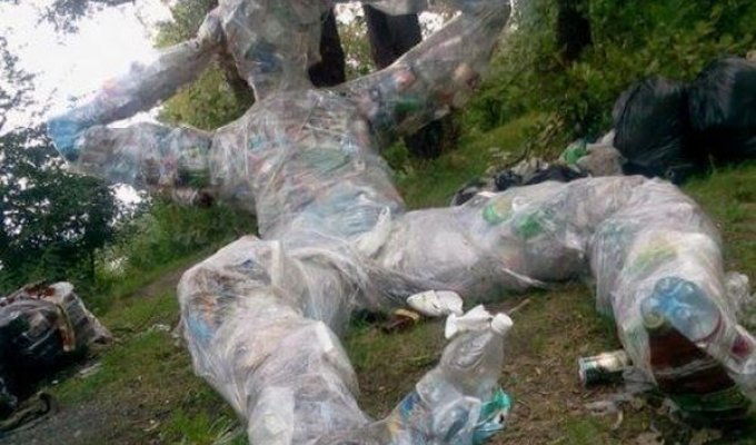 Киевские мусорные зомби (4 фото)