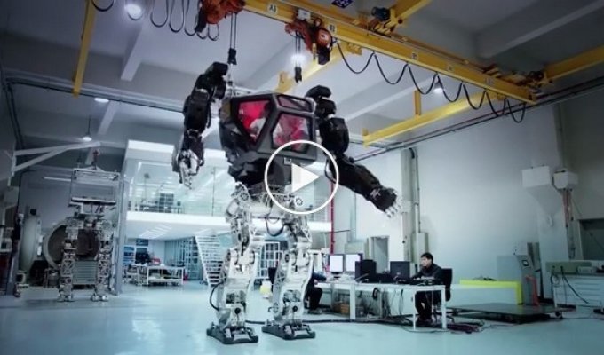 В Южной Корее создали гигантского человекоподобного робота