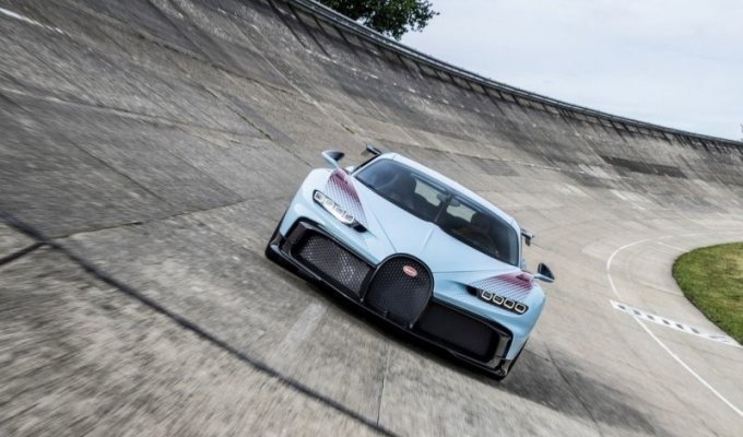 Bugatti Chiron Pur Sport Grand Prix — для тех, кому обычных Bugatti мало (24 фото + 1 видео)