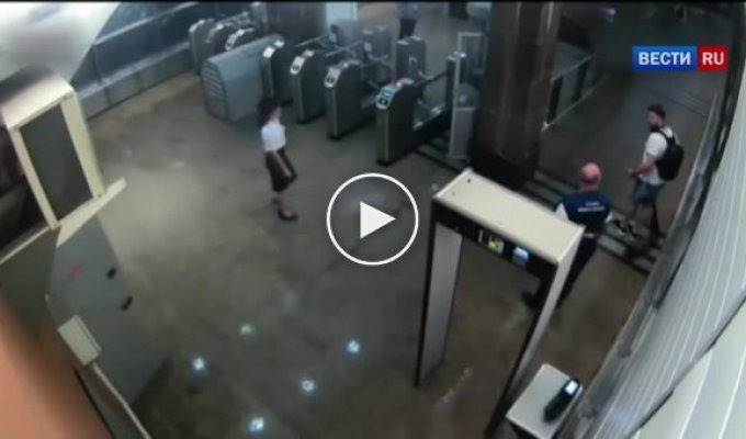 27-летний москвич на самокате ударил сотрудника метро за сделанное ему замечание